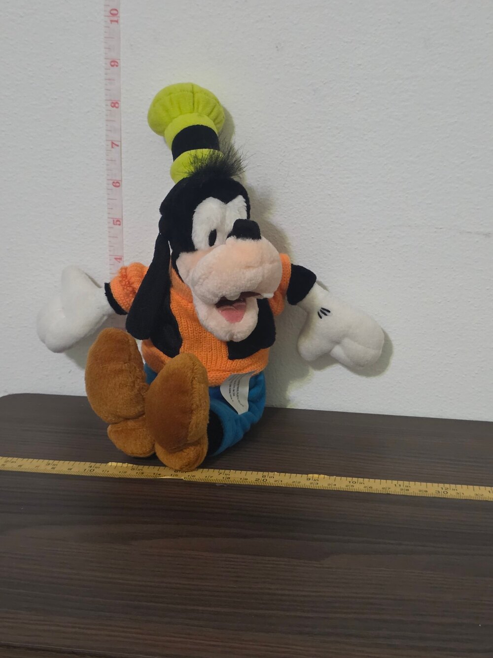 Disney Store "Classic Goofy" 9-Inch Sitting Beanbag Plush